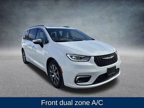 Used 2023 Chrysler Pacifica Pinnacle image 6