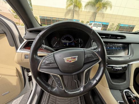Used 2019 Cadillac XT5 Luxury image 16