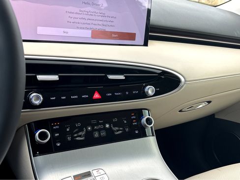 New 2026 Genesis GV70 2.5T Advanced image 9