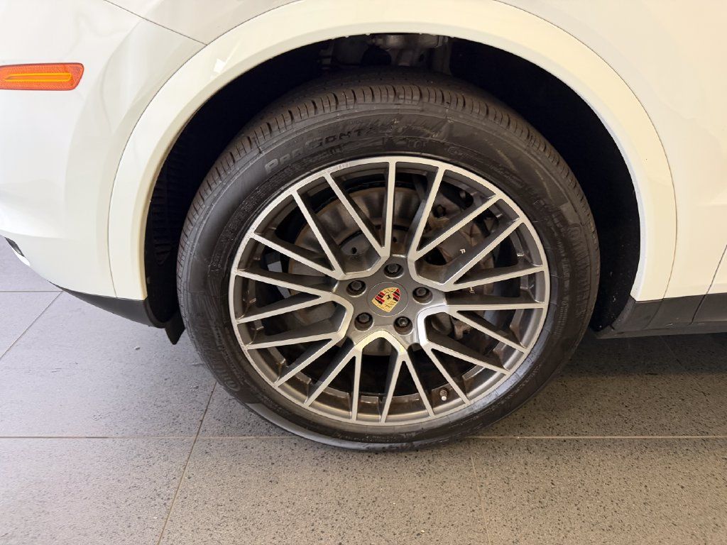 Certified 2022 Porsche Cayenne Platinum Edition AWD/4WD image 10