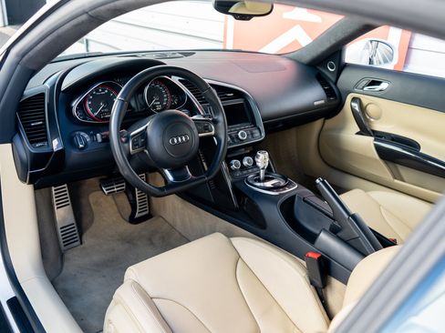 Used 2010 Audi R8 V10 AWD/4WD image 8