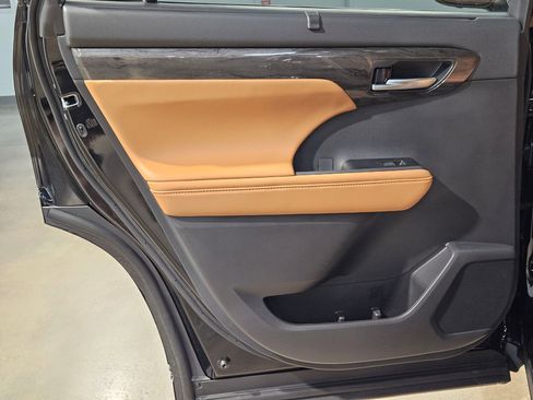 New 2026 Toyota Highlander Platinum AWD/4WD image 20