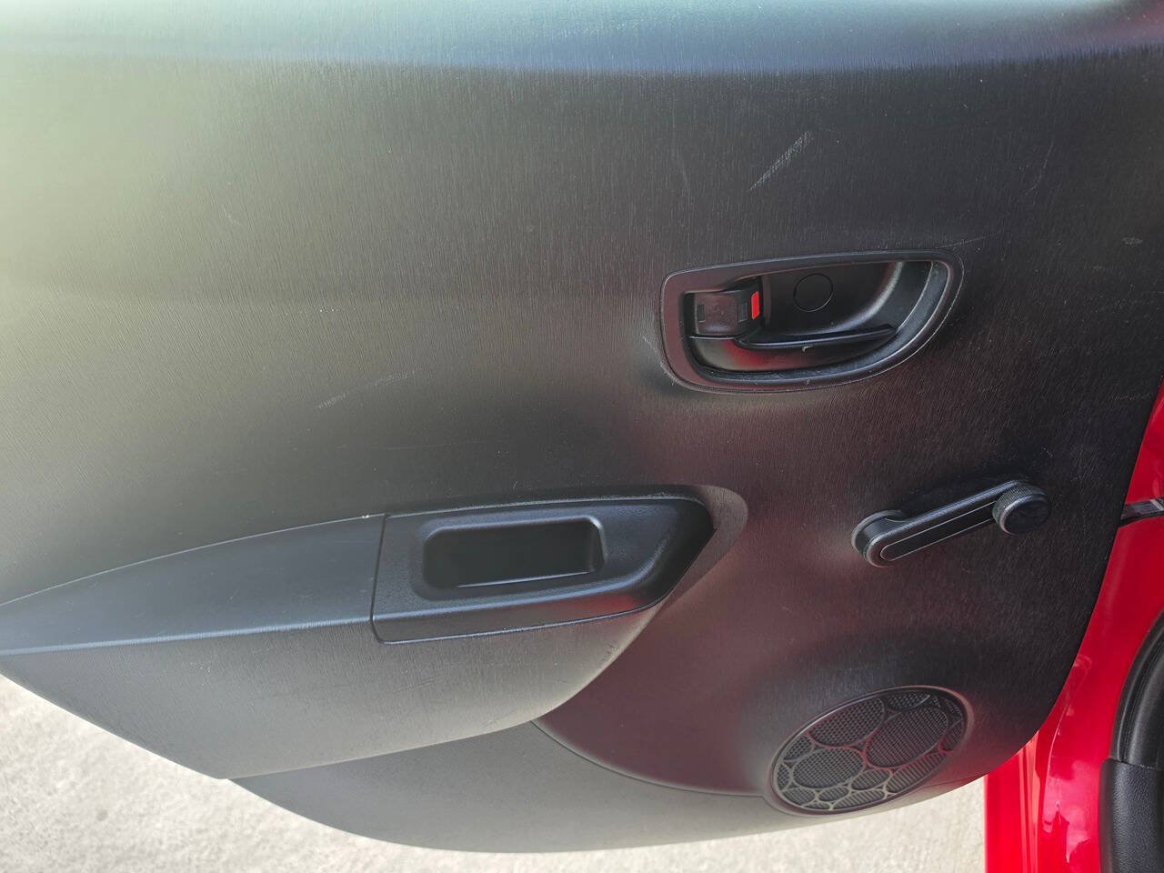 Used 2013 Toyota Yaris L FWD image 19