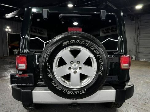 Used 2012 Jeep Wrangler Unlimited Sahara w/ Dual Top Group AWD/4WD image 5
