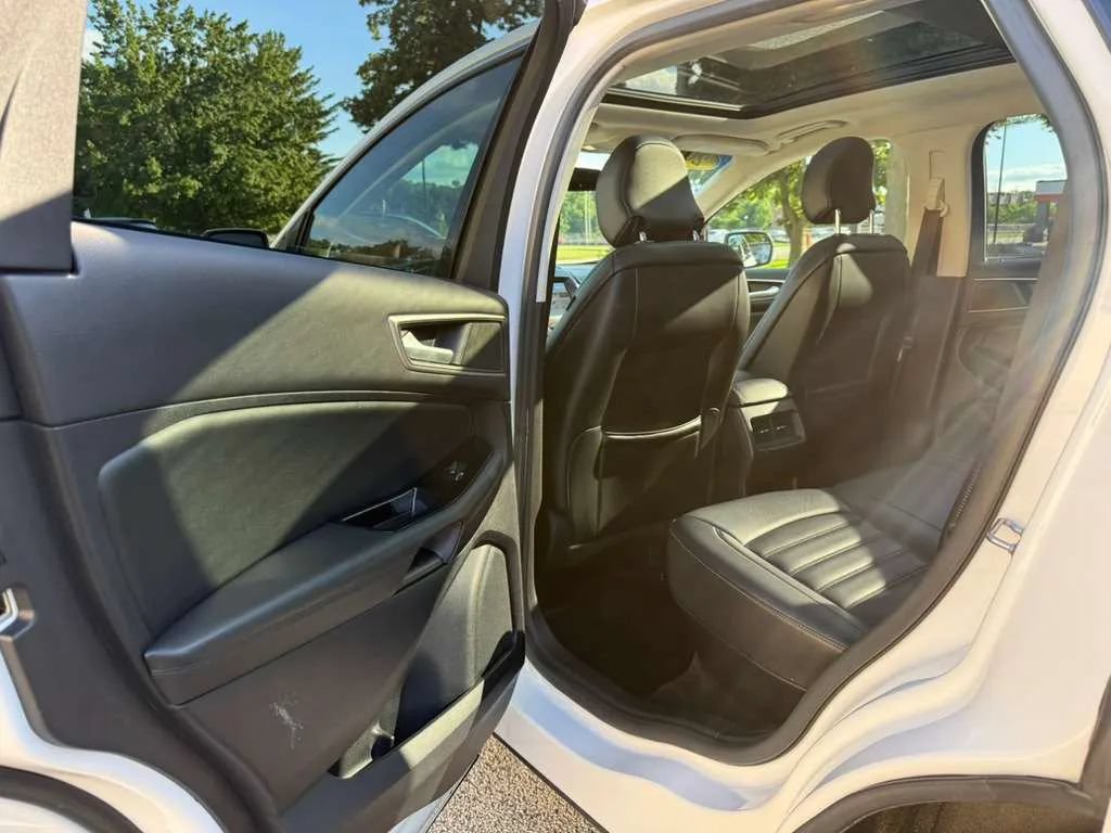 Used 2016 Ford Edge SEL w/ Equipment Group 201A AWD/4WD image 13