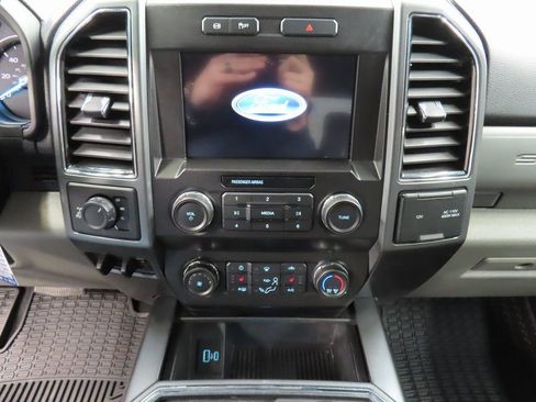 Used 2022 Ford F250 XLT w/ XLT Premium Package image 13