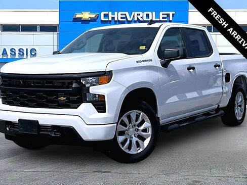 Used 2024 Chevrolet Silverado 1500 Custom image 3