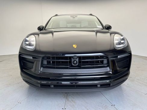 Certified 2025 Porsche Macan AWD/4WD image 25