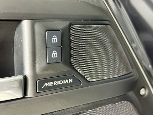 Used 2025 Land Rover Defender 110 S image 23