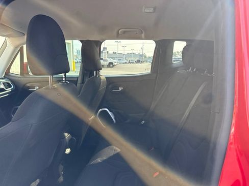 Used 2018 Jeep Renegade Latitude FWD image 6