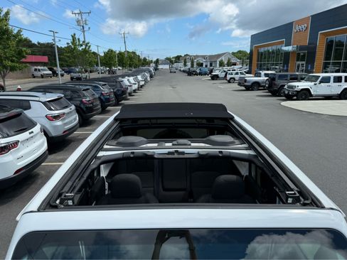 Used 2023 Jeep Wrangler Unlimited w/ Sun & Screen Package AWD/4WD image 5