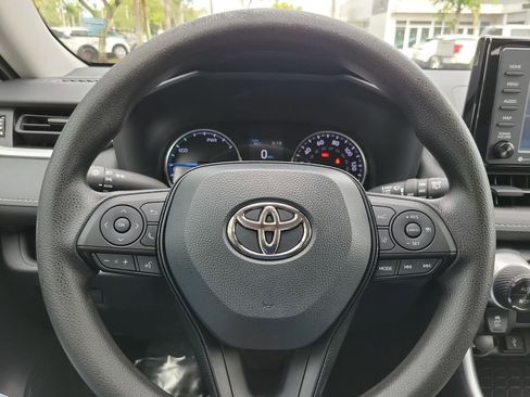 Used 2022 Toyota RAV4 XLE AWD/4WD image 18