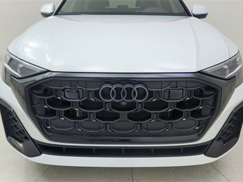 Used 2025 Audi Q8 Prestige w/ Prestige Package image 8