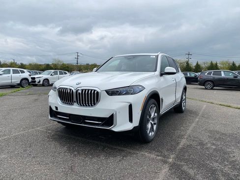 New 2026 BMW X5 xDrive40i w/ Premium Package AWD/4WD image 1