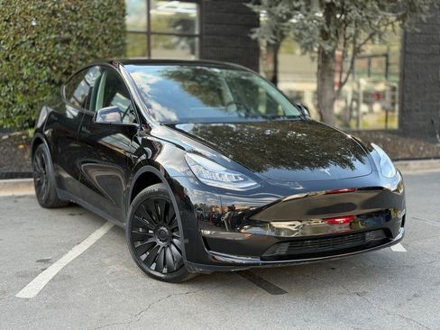 Used 2022 Tesla Model Y Long Range image 7