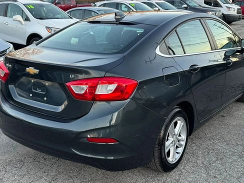 Used 2017 Chevrolet Cruze LT w/ Convenience Package FWD image 5