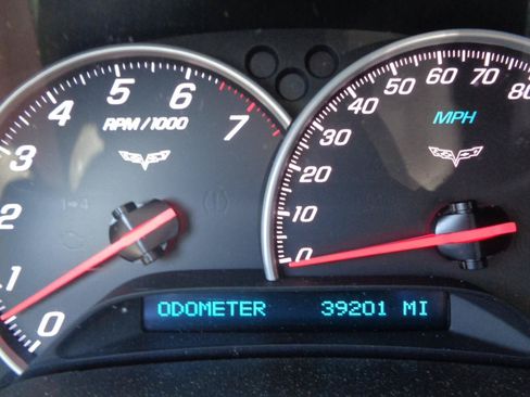 Used 2006 Chevrolet Corvette Convertible w/ Preferred Equipment Group RWD image 3