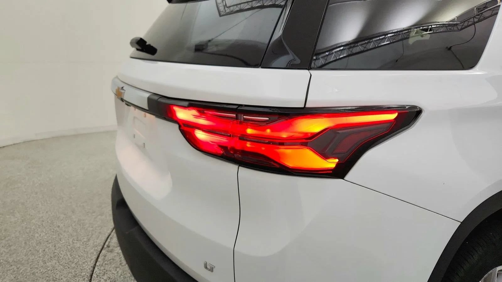 Used 2023 Chevrolet Traverse LT FWD image 36