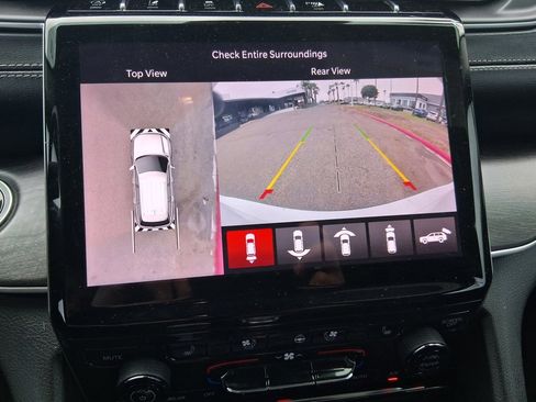 Used 2021 Jeep Grand Cherokee L Limited w/ Luxury Tech Group II image 8