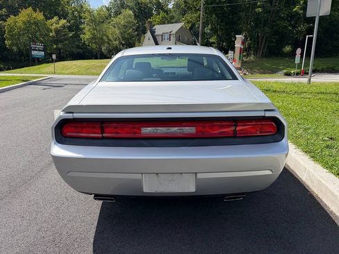 Used 2010 Dodge Challenger R/T RWD image 5