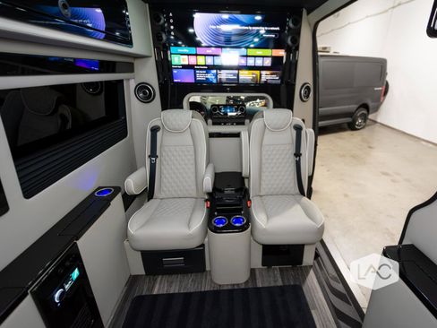 Used 2024 Mercedes-Benz Sprinter 3500 image 20
