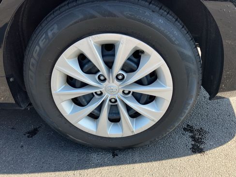 Used 2015 Toyota Camry LE FWD image 12