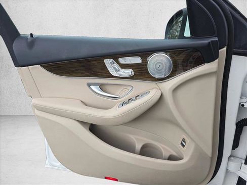 Used 2021 Mercedes-Benz GLC 300 4MATIC image 26