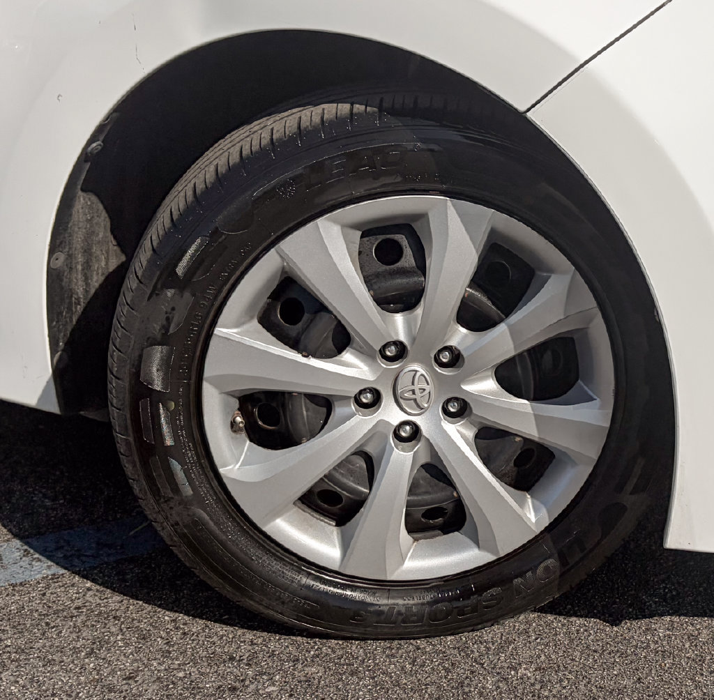 Used 2015 Toyota Corolla LE FWD image 23
