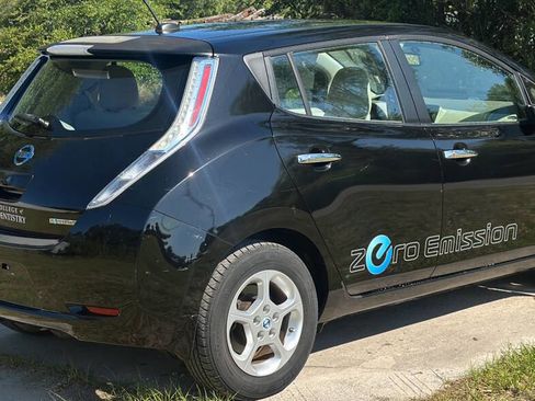 Used 2011 Nissan Leaf SL image 4