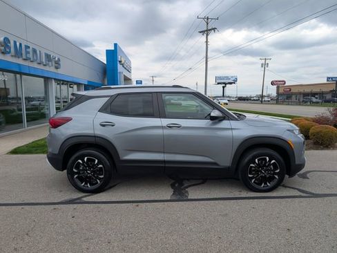 Used 2023 Chevrolet TrailBlazer LT w/ Convenience Package AWD/4WD image 3