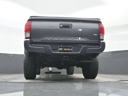 Used 2017 Toyota Tacoma TRD Sport w/ Tow Package (A/T) AWD/4WD image 29