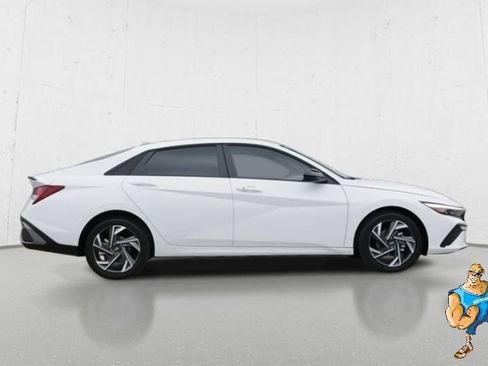 Certified 2025 Hyundai Elantra SEL image 4