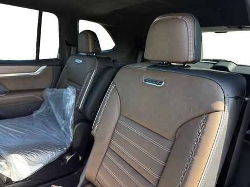 New 2026 GMC Acadia Denali Ultimate w/ LPO, Floor Liner Package AWD/4WD image 16