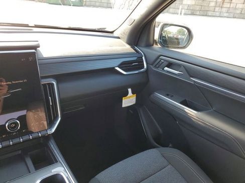 New 2026 GMC Acadia Elevation image 15