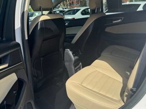Used 2019 Ford Edge SEL w/ Equipment Group 201A FWD image 8