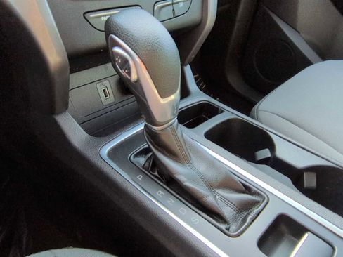 Used 2019 Ford Escape S image 32