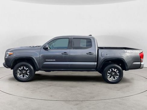 Used 2017 Toyota Tacoma TRD Off-Road w/ Tow Package (A/T) AWD/4WD image 3