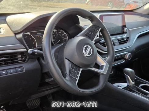 Used 2024 Nissan Altima 2.5 SV FWD image 9