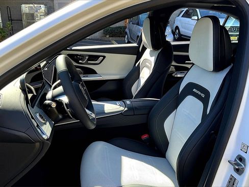 New 2026 Mercedes-Benz E 53 AMG e 4MATIC Sedan image 9