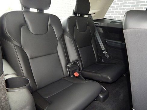 Certified 2025 Volvo XC90 B5 Core image 19