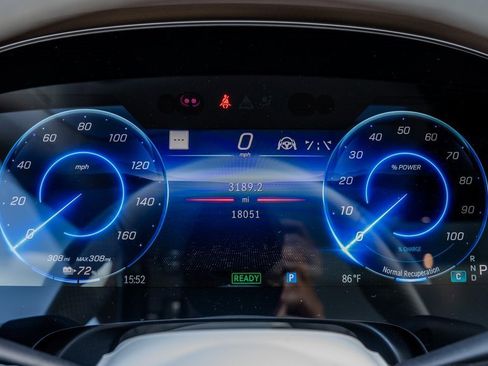 Used 2023 Mercedes-Benz EQS 580 4MATIC Sedan image 9