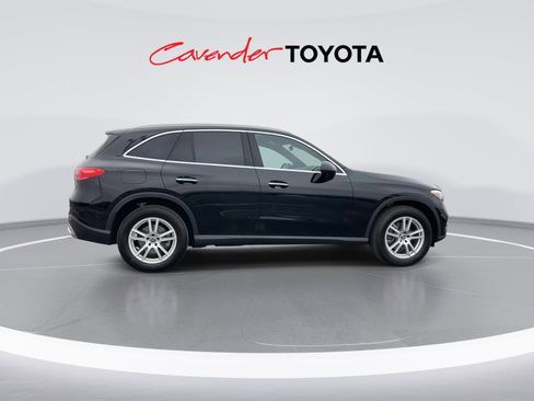 Used 2025 Mercedes-Benz GLC 300 4MATIC image 9