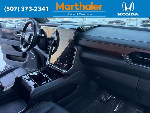 Used 2025 GMC Yukon XL Denali image 21