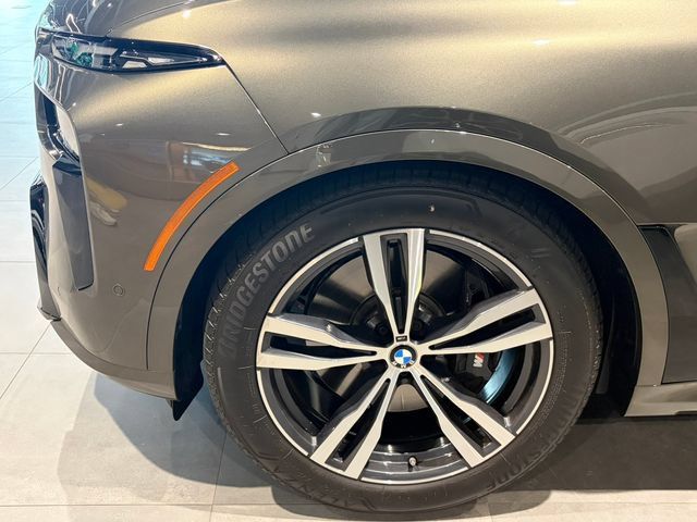 New 2026 BMW X7 xDrive40i w/ M Sport Package AWD/4WD image 9