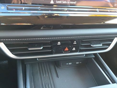 Used 2025 Volkswagen Atlas SE image 17