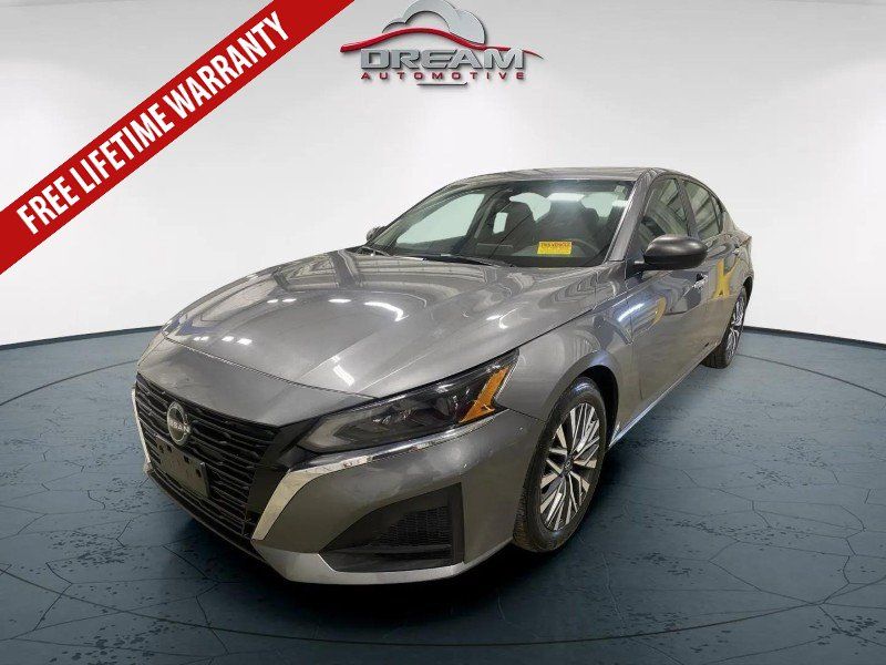 Used 2025 Nissan Altima 2.5 SV FWD image 3