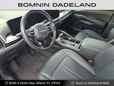 Used 2024 Kia Sorento EX w/ Panoramic Sunroof Package image 16