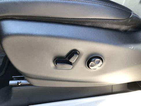 Certified 2024 Chrysler Pacifica Touring-L FWD image 14