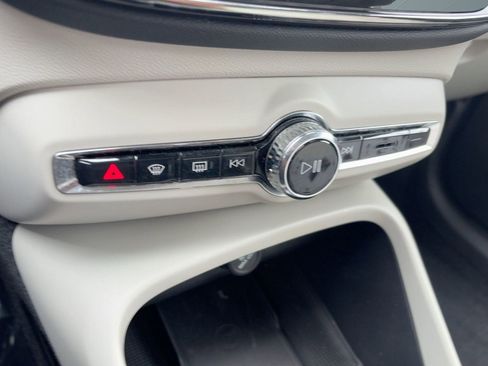 Certified 2024 Volvo XC40 B5 Plus w/ Climate Package image 18