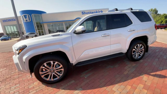 Used 2025 Toyota 4Runner Limited AWD/4WD image 6